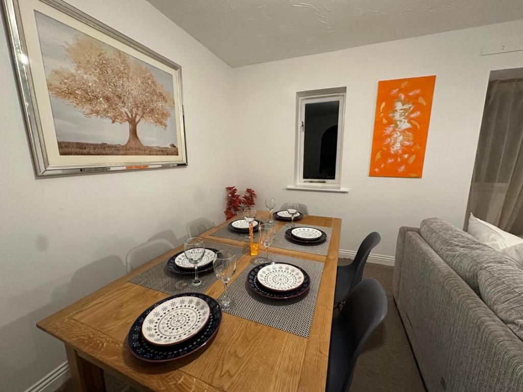 Golden Oak Two bed Apartment, Erith