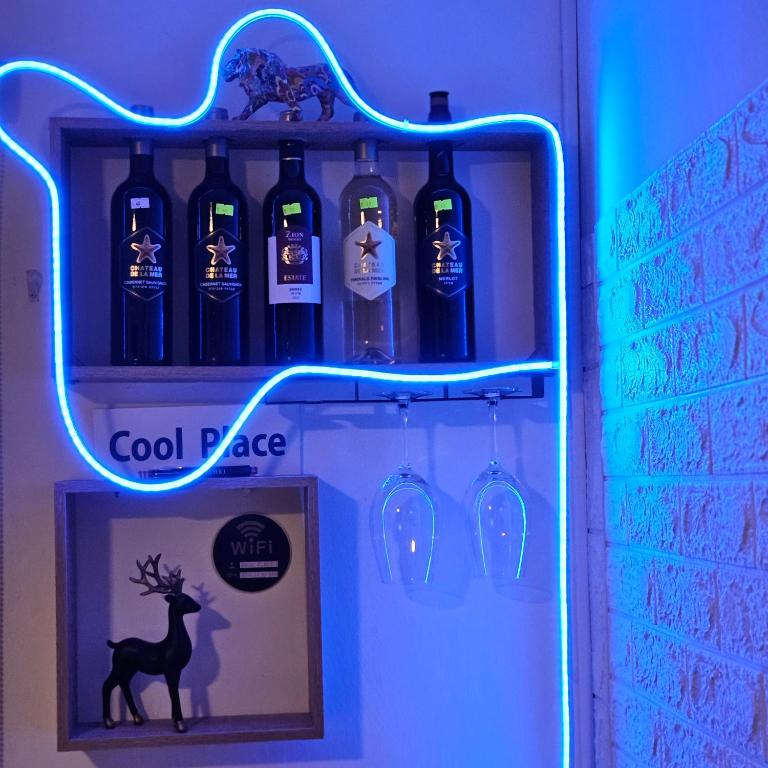 Cool place - חדרים דלוקס - קרוב לביח שיבא - בלינסון - בר אילן - מכללת רג - חניית רכבים P חינם זמינה 24-7, Ramat Gan