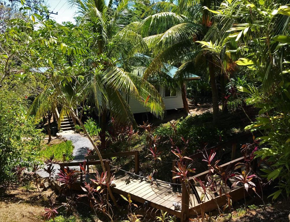 Quiet Retreat, Ideal For An Intimate Romantic Getaway Or 2 Couples, Roatan