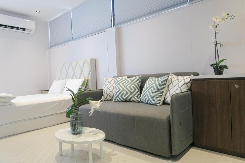 Comfy Studio 2 by Ong Realty, Singapore