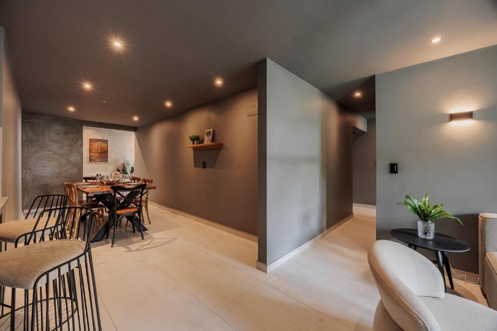 10th Street Three-Bedroom Jacuzzi & Billiard 201 - 3