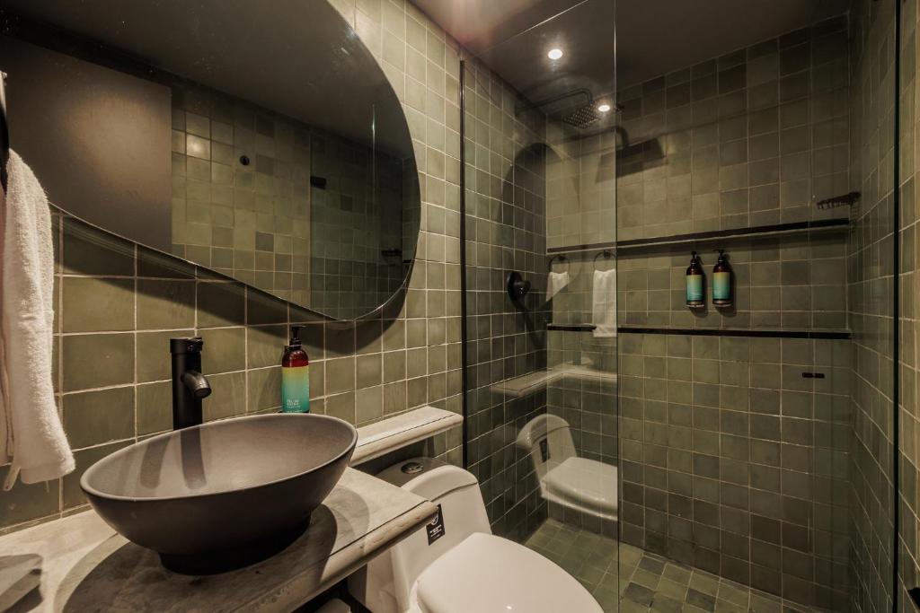 10th Street Three-Bedroom Jacuzzi & Billiard 201 - 5