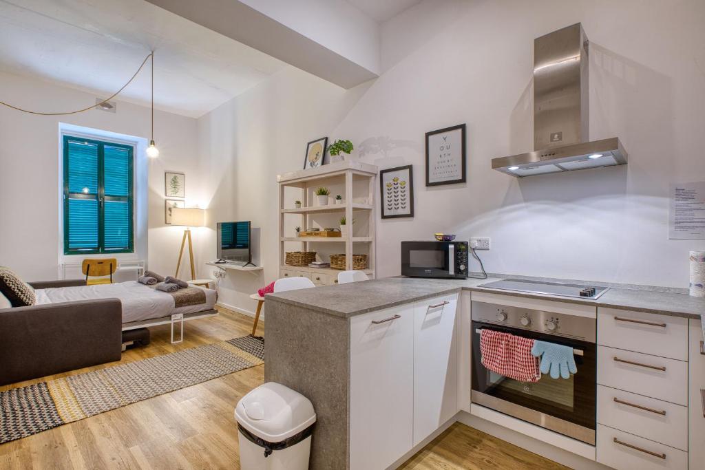 Smart Studio 1a - 'Sacre Cuor' Sliema - By Solea, Sliema