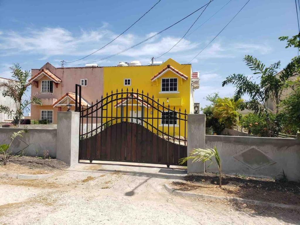 Paradise Home, Discovery Bay