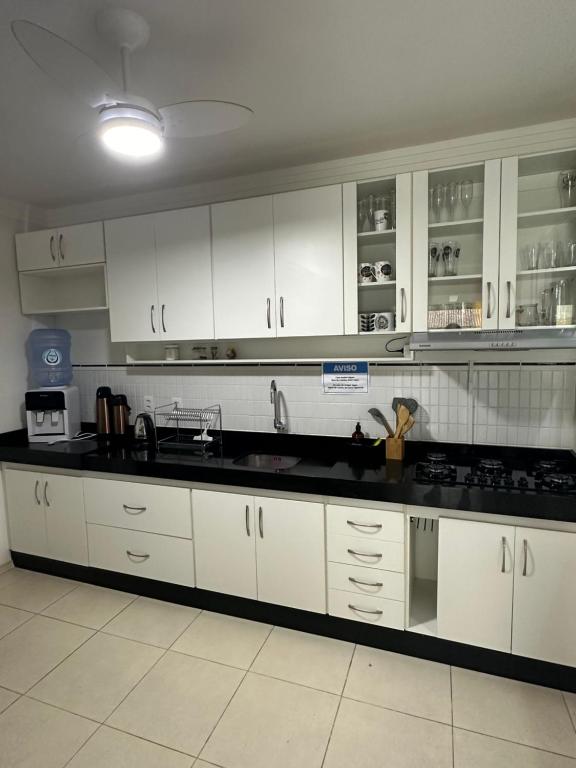 Casa com 02 quartos, Meia Praia - Itapema, Itapema