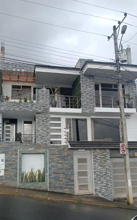 Minisuit, Loja - 2