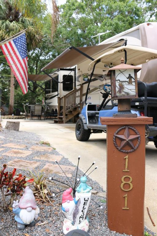 The Family Escape Ranch, Lake Wales