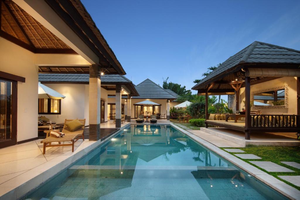 Rumah  m² dengan 9 kamar tidur dan 10 kamar mandi pribadi di Seminyak (HUGE 9BR/10BATHR Villa/Best Location/ 5min Beach)