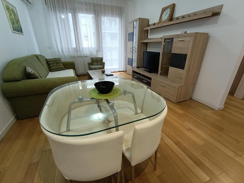 Talija A blok, Bežanija