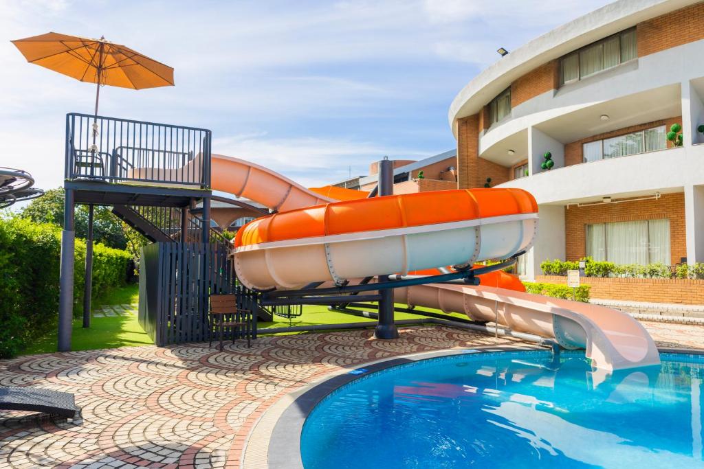 Swimming pool
