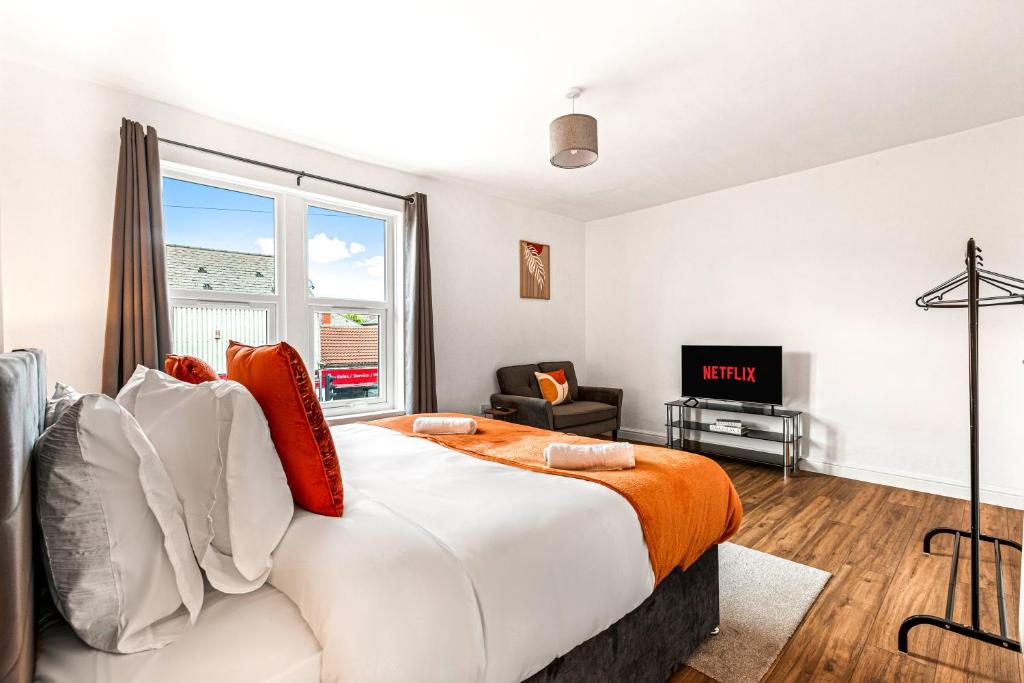 Superking Beds, Smart TVs, Gigabit WiFi, Sleeps 6, Derby