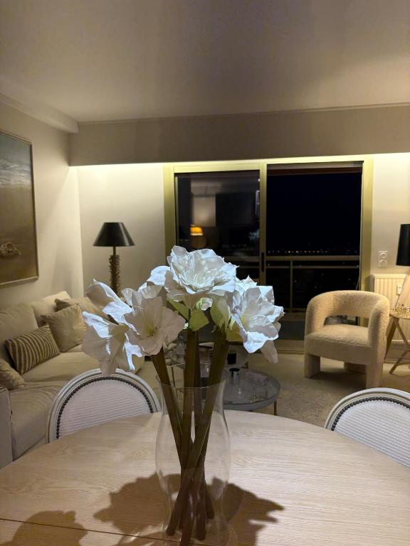 Stunning 3-Room with Panoramic Views Over Cannes - 4
