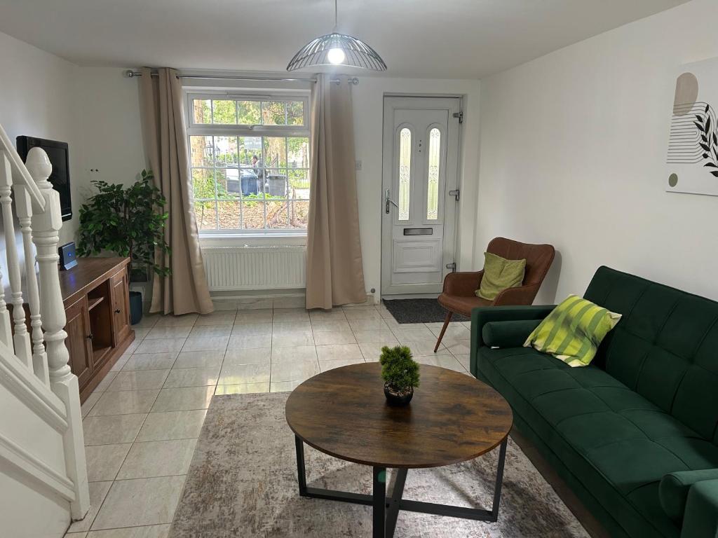 Tranquil 3 Bed Garden house Hendon NW4, Colindale