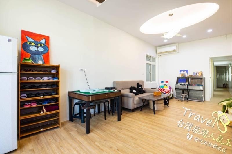 Painted Holiday, Xiaoliuqiu