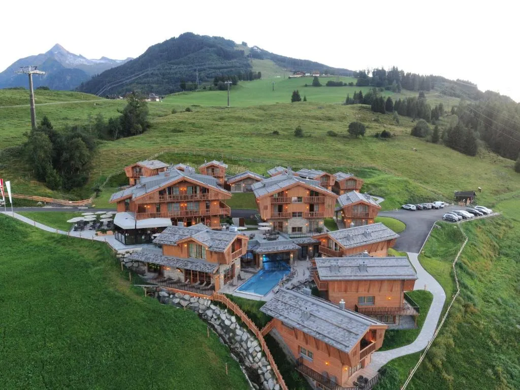 ZAGLGUT HOTEL-CHALETS Wellness & Views with Summer Card Included, hotel in Kaprun