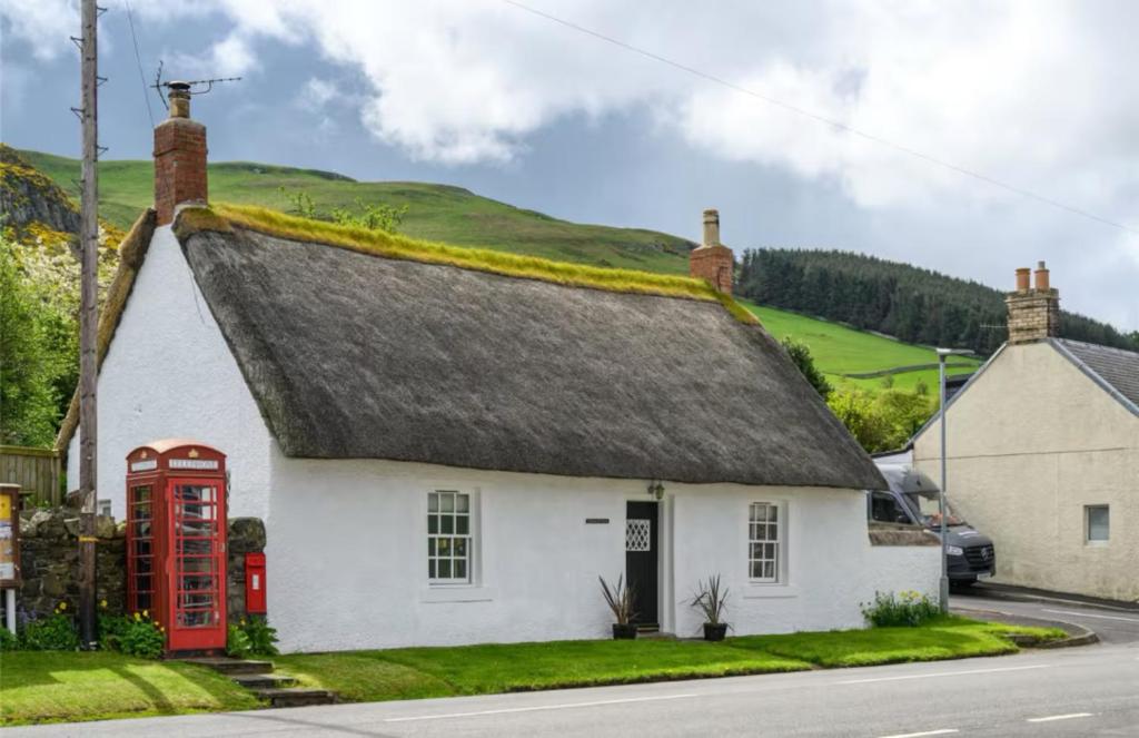 Thatched Cottage on Northumberland border, Kirk Yetholm