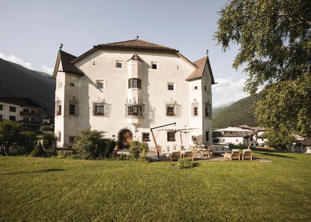 Ansitz Heufler by Norbert Niederkofler, hotel in Rasun di Sopra