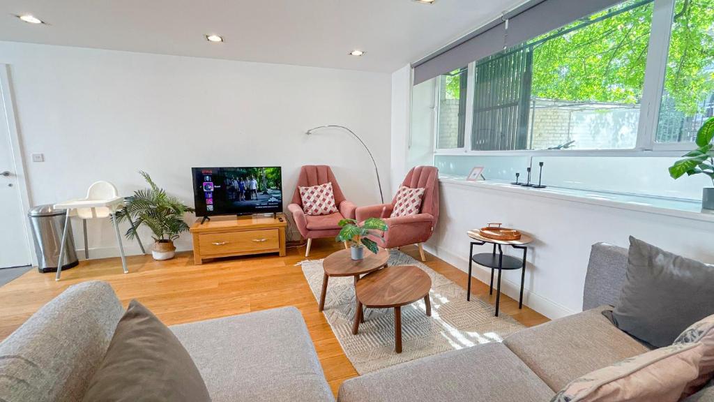 Disc Monthly Rate - Modern 3-bedroom Holloway Flat with Private Patio near Islington , Kings Cross , Camden Town, Londres
