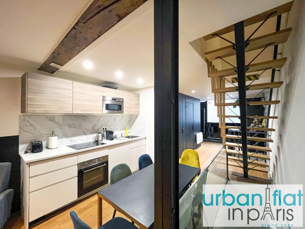 UrbanFlat 31 - Triplex Loft in Central Paris - 2