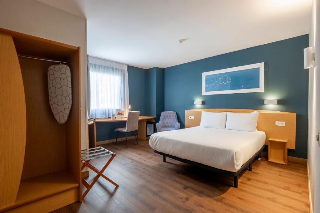 Travelodge Alicante Puerto - 2