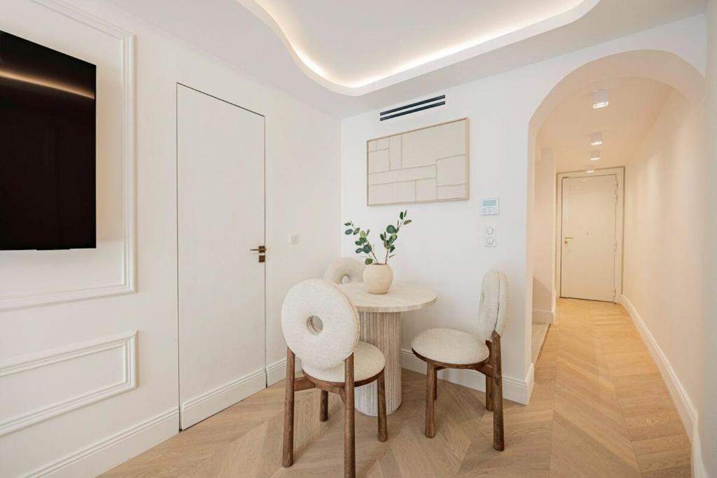 7#Newsuite#4 people#Saint Germain#Notre-Dame - 5