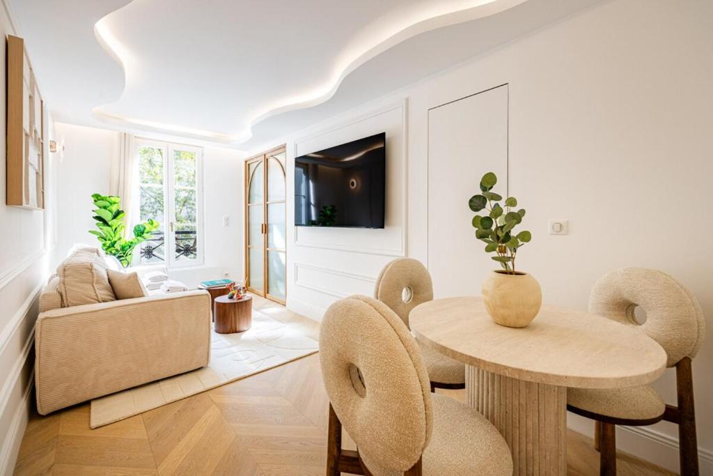 7#Newsuite#4 people#Saint Germain#Notre-Dame - 4