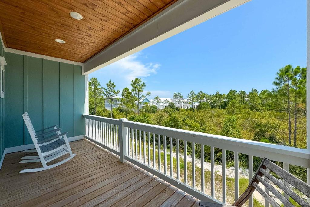 The Laughing Gull at Summer Salt, Orange Beach