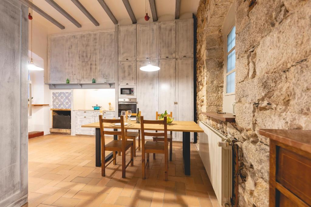 Bravissimo Plaça del Vi, Authentic Historic Apartment - 3