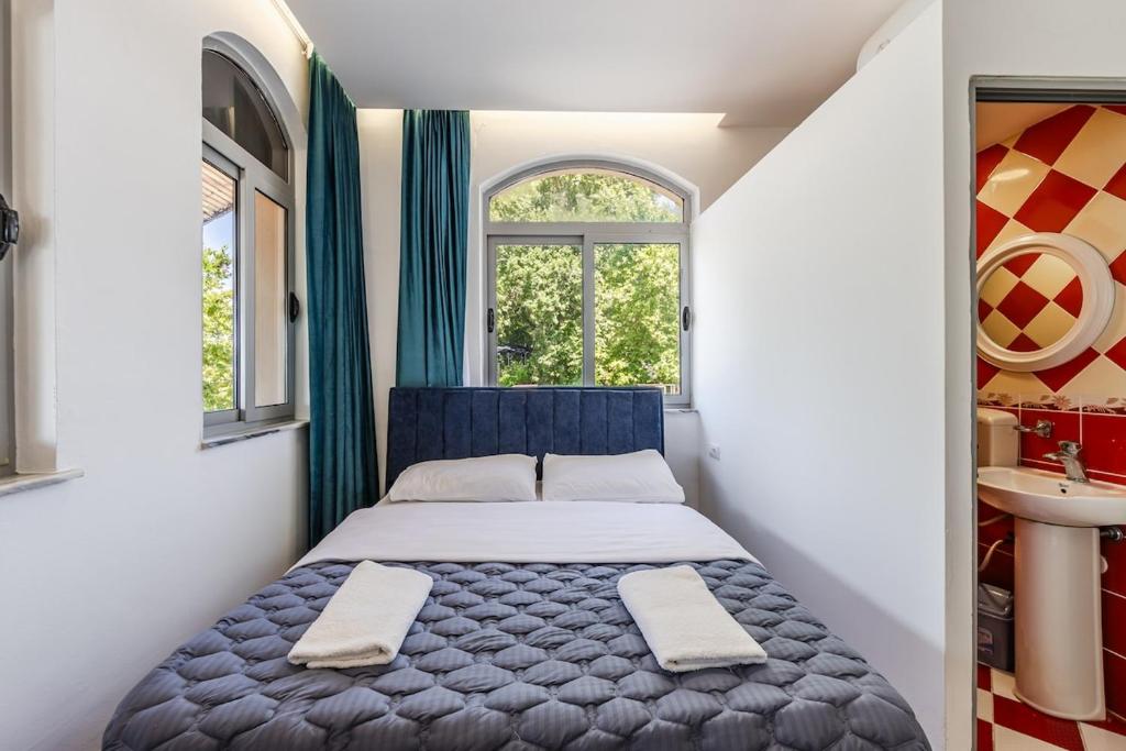 Shiroka Stays, Skadar