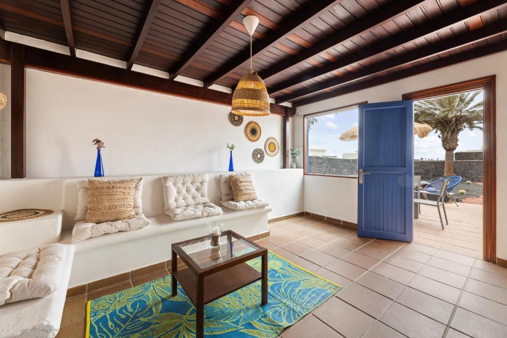 Home2Book Private Villa with Pool, Playa Blanca - 2