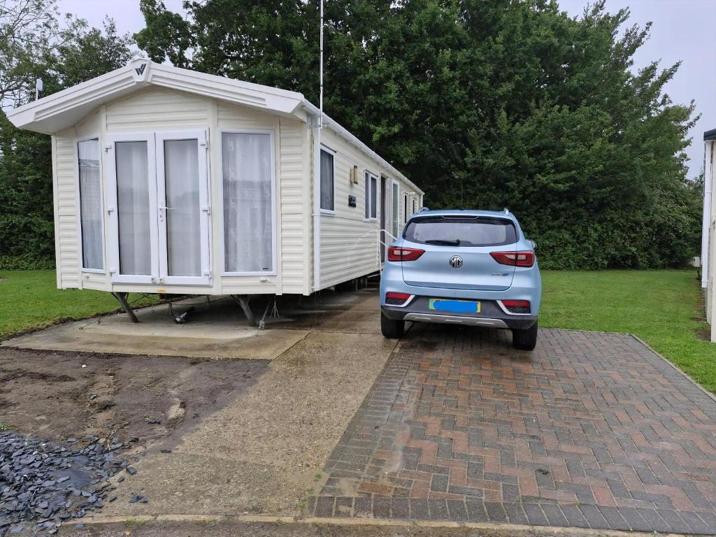 Lovely Caravan With Free Wi-Fi At Carlton Meres Holiday Park Ref 60034O, Saxmundham