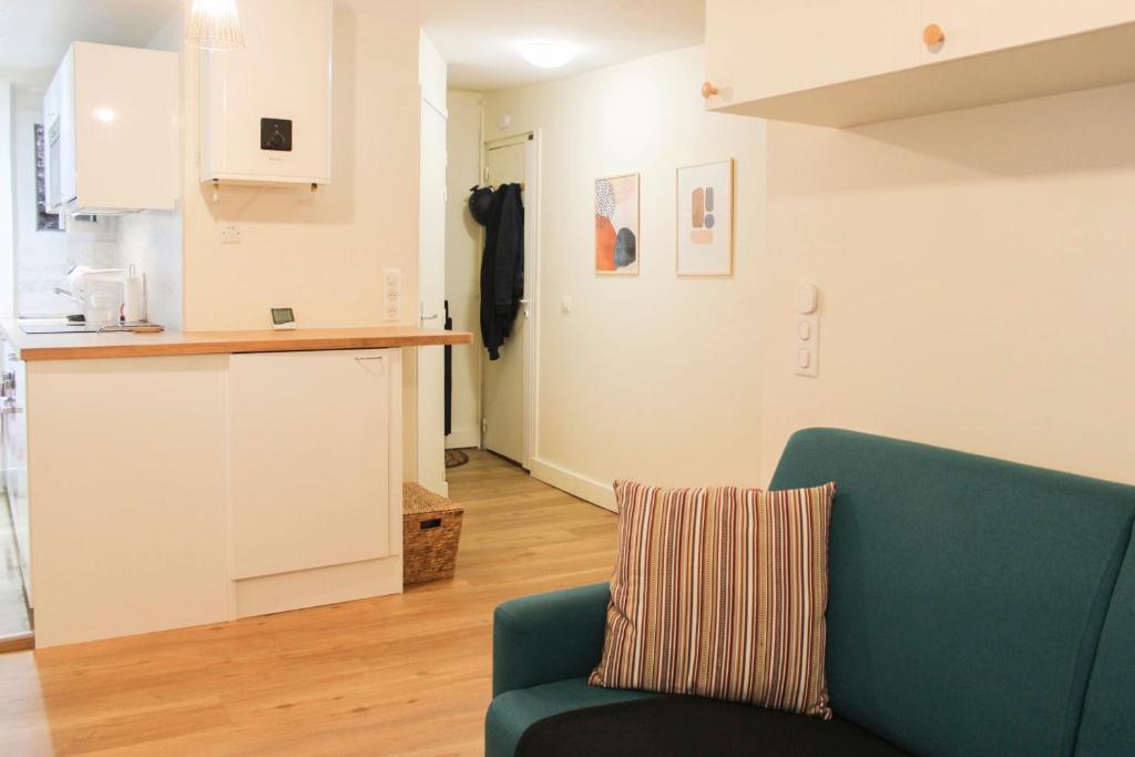 bright studio with balcony quiet location - 3