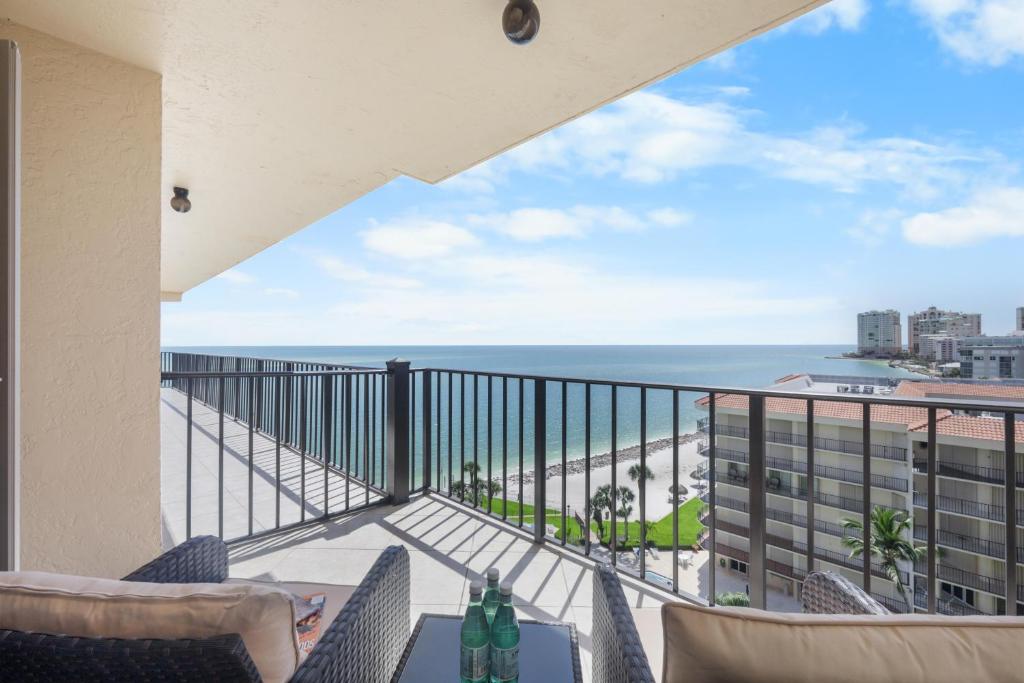 Rare desirable unit located in Shipps Landing III, Marco Island