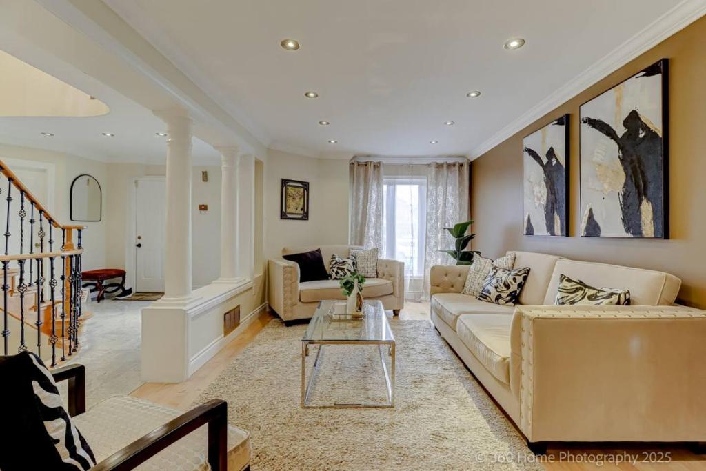 Prestige Manor, 6BR with Sunroom and 3400 Sqft by Instant Suites, Mississauga