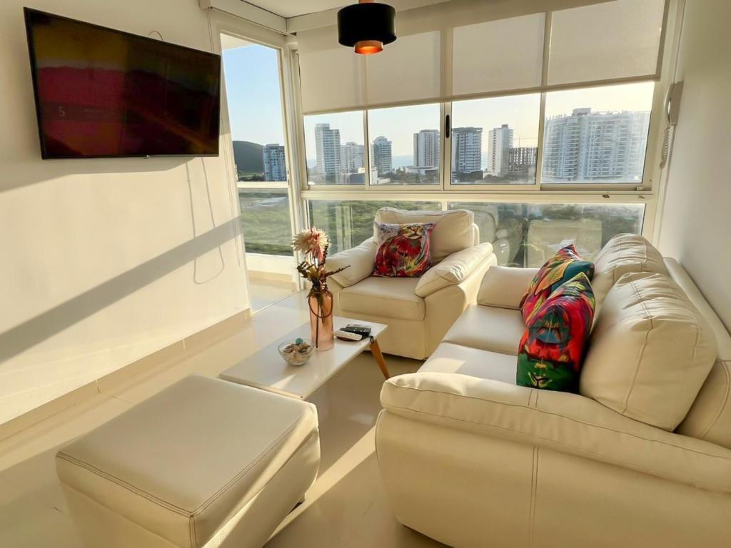 Exclusivo apto con piscina y vista al mar - 1