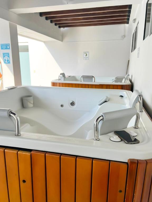 Exclusivo apto con piscina y vista al mar - 4