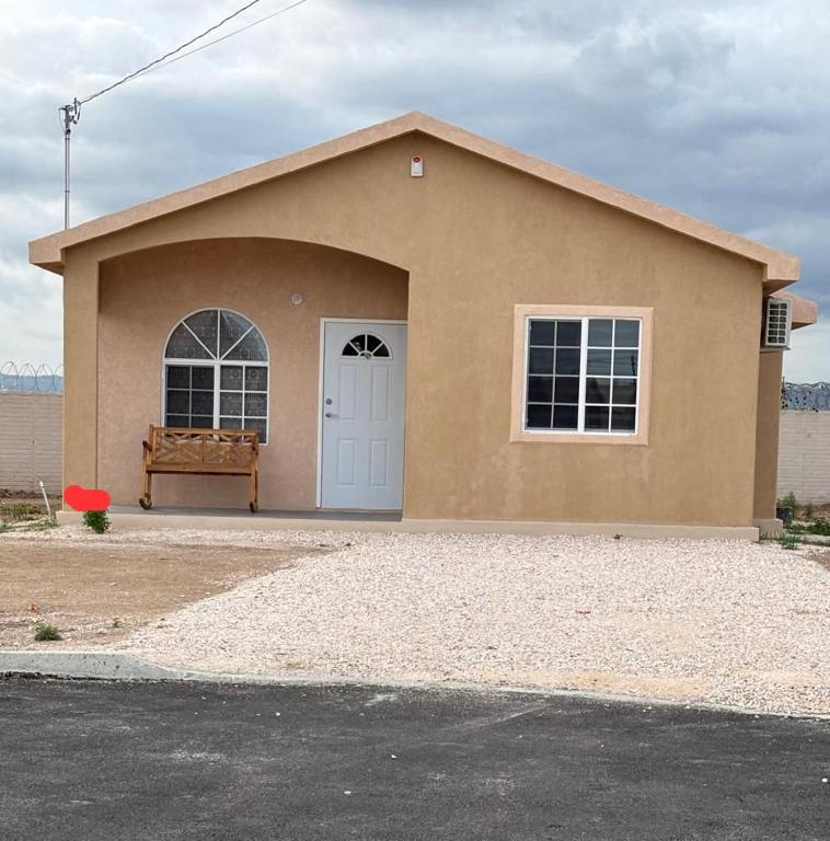 Cozy and Simple Escape, Kupuis