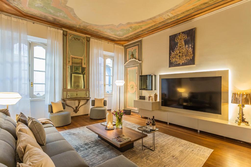 Rovelli 41 by Rent All Como, Como