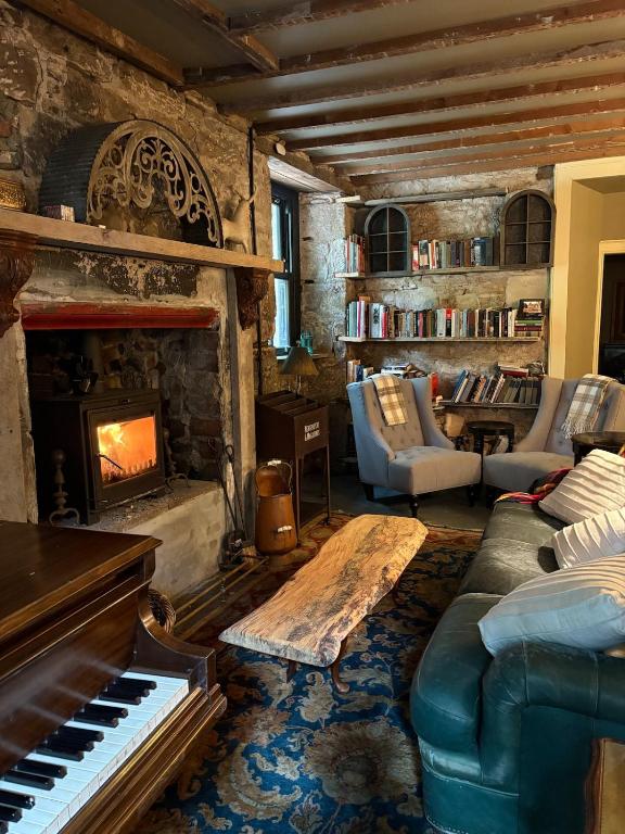 The Writers Den, Nairn