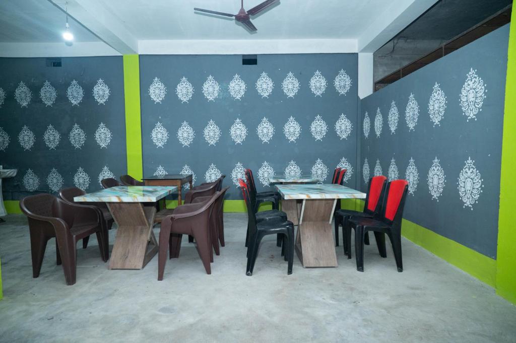 Jaldapara binay chapa homestay 객실
