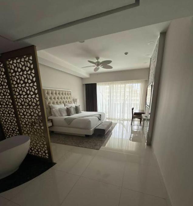 Deluxe Room at Garza Blanca Los Cabos - 2