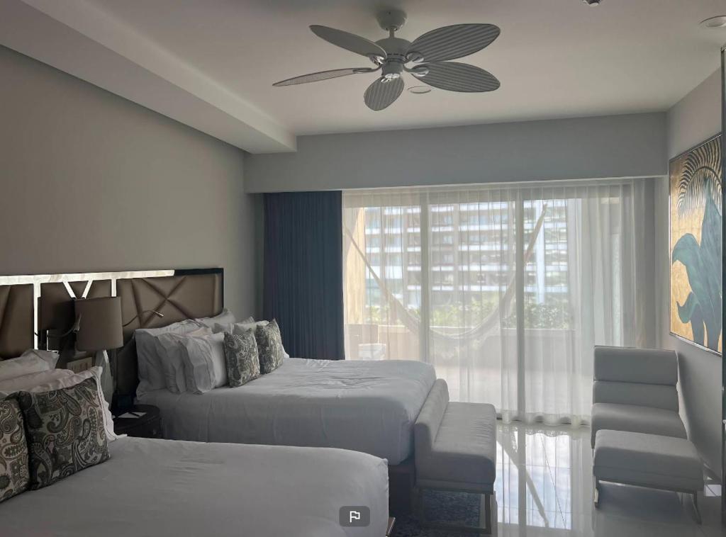 Deluxe Room at Garza Blanca Los Cabos - 3