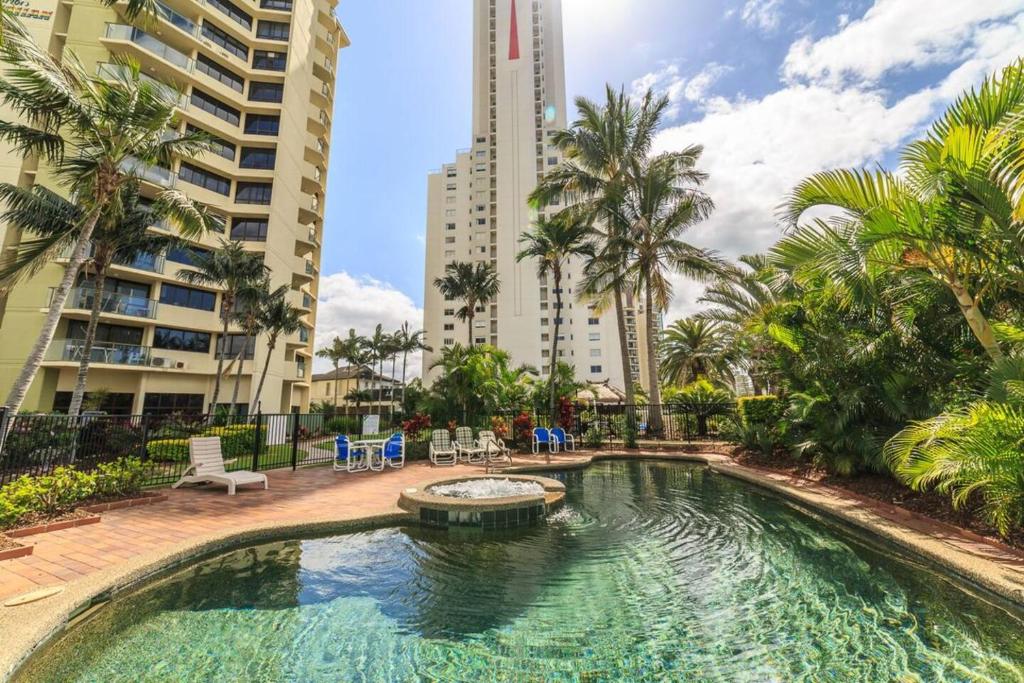 Palmira Cove - Riverfront Retreat with Pool & Spa, Gold Coast