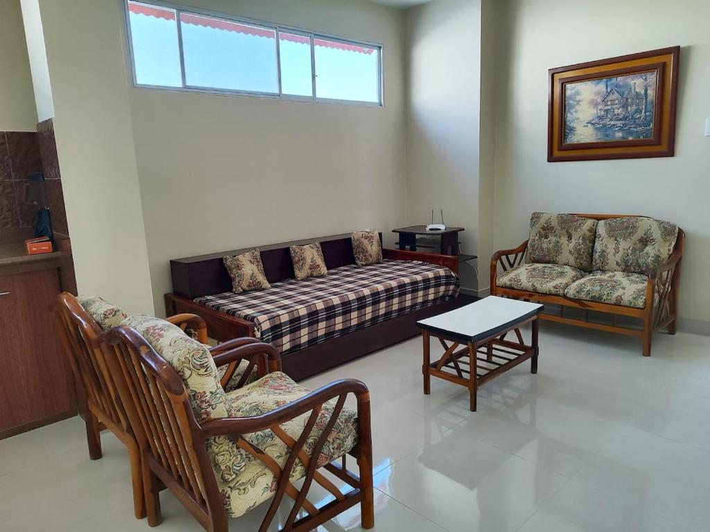 Apartment near the sea in Salinas with garage - 1