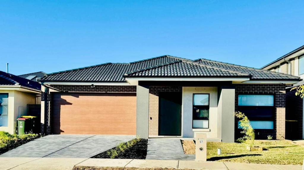 Bright & Spacious 4BR Getaway, Clyde North