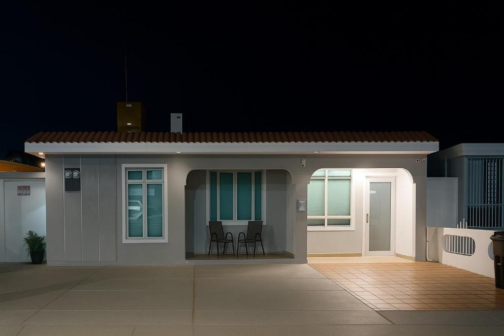 Hollywood Apartments - H