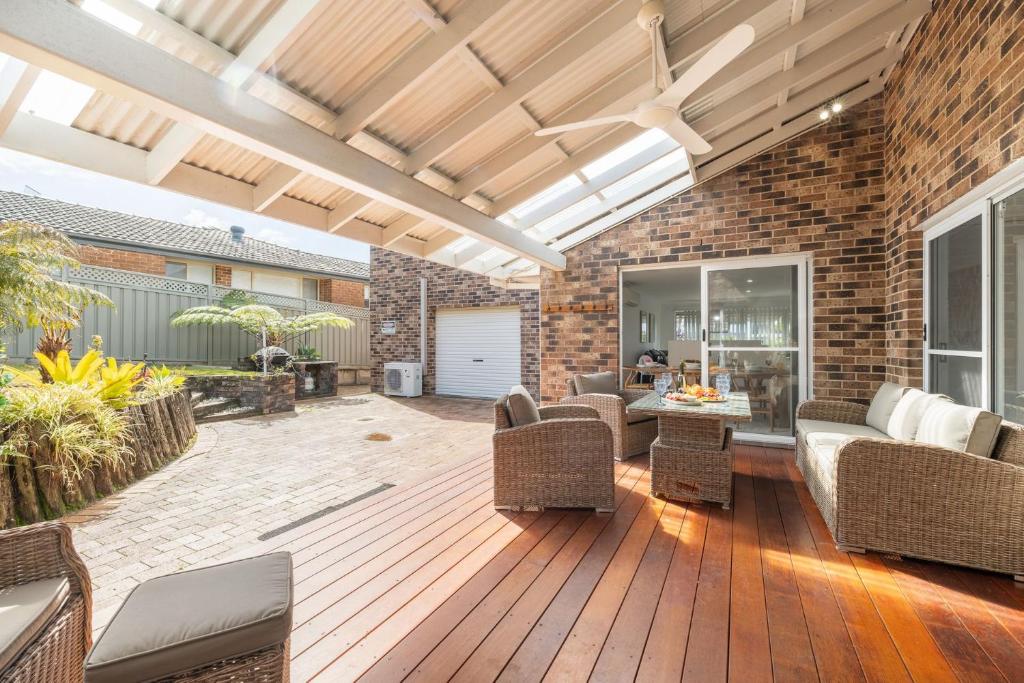 Refresh at Rocky, 134 Rocky Point Rd - Air Con, Wi-Fi, large yard, Fingal Bay