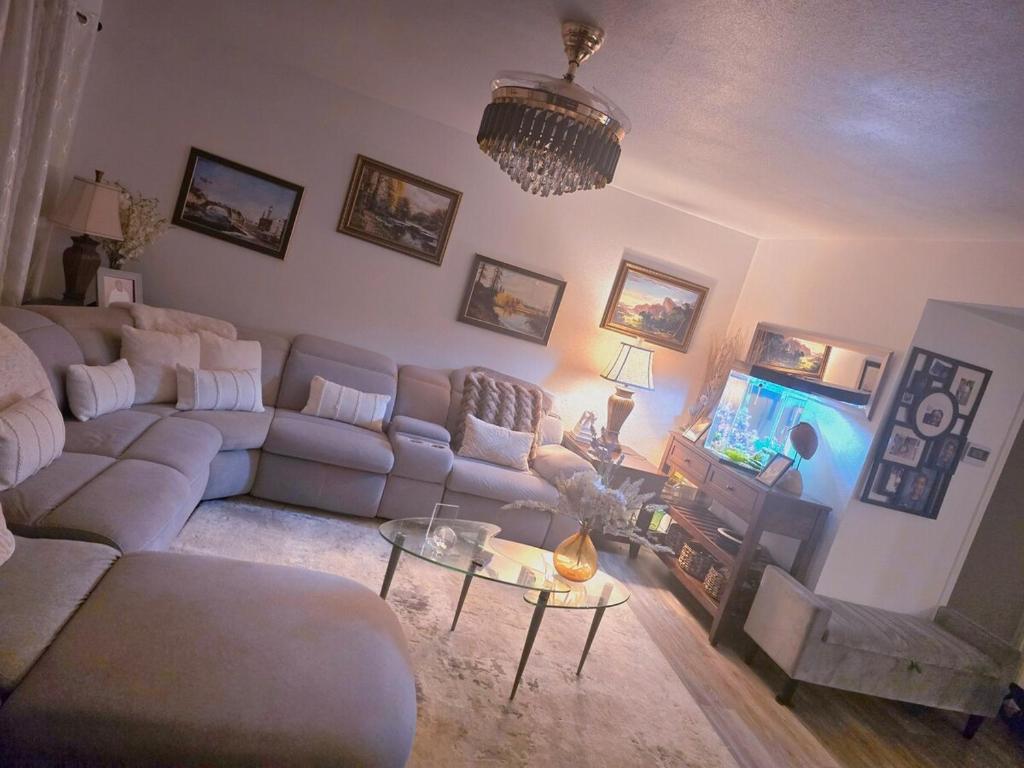 A home filled with peace & joy, Anchorage