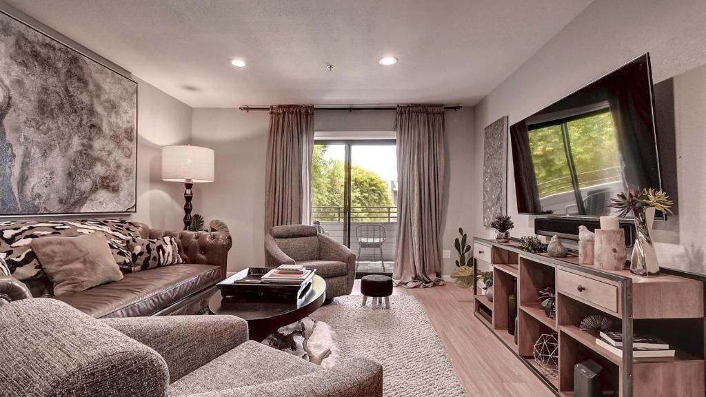 Charming & Comfy Condo in the Heart of Old Town!, Scottsdale