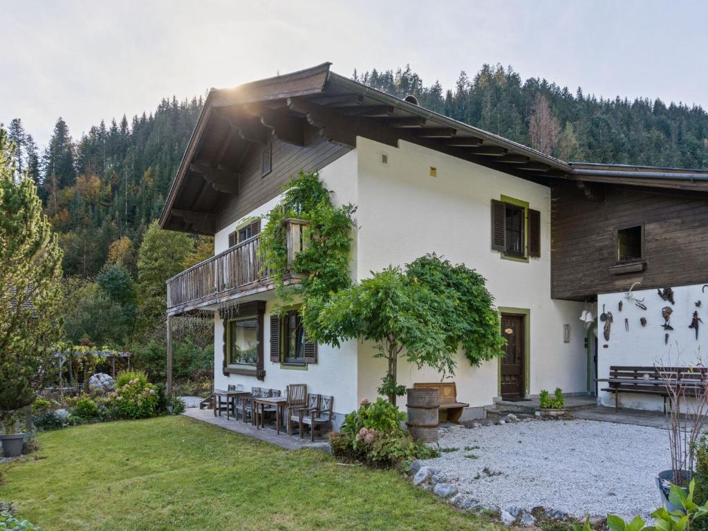 Chalet in Leogang near Ski Lifts - 1